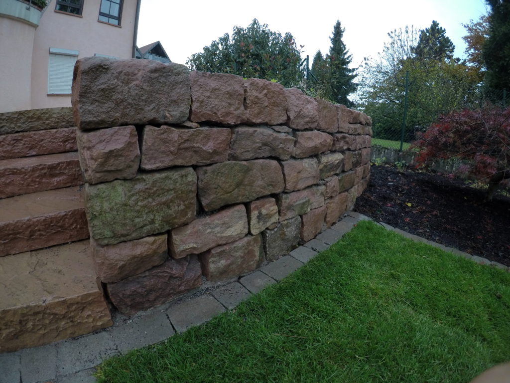 Mauer aus Naturstein junggarten.de